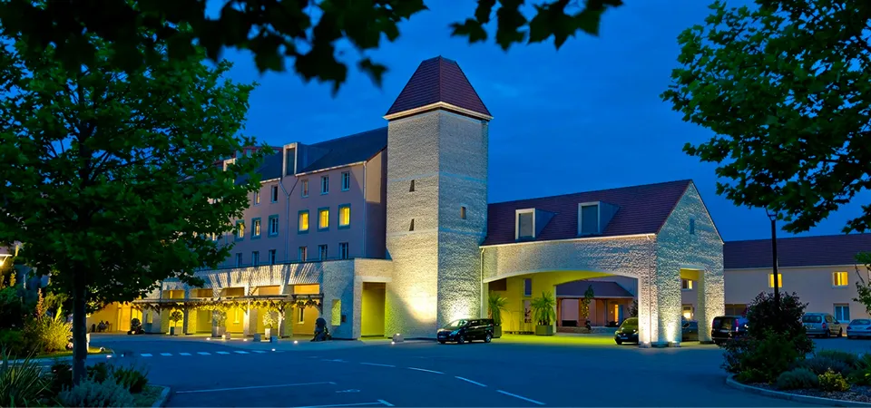 Explorers Hotel Distance From Disneyland Paris